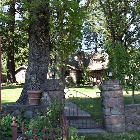 Strawberry Valley Inn Mount Shasta Eksteriør billede